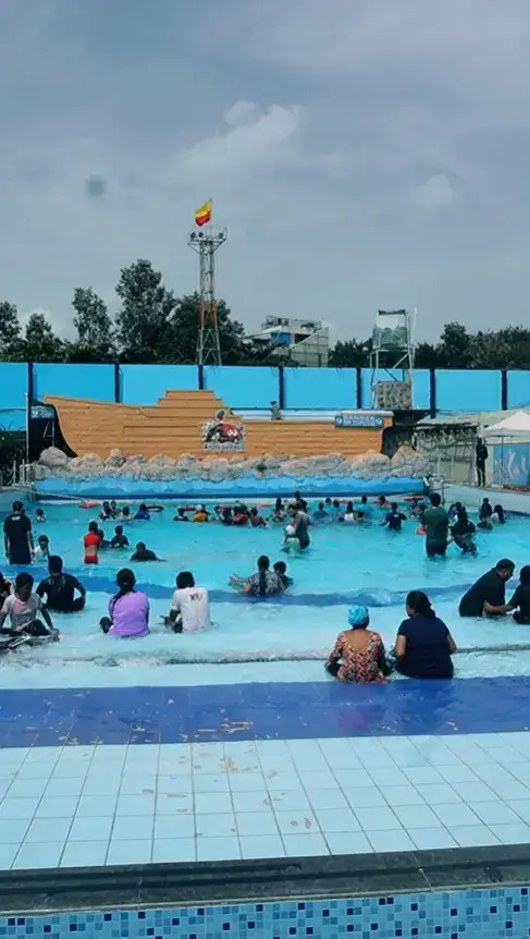 Wave pool